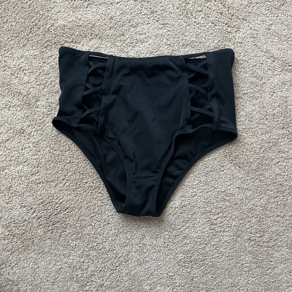High Waisted Black Bathing Suit Bottoms🖤☀️
